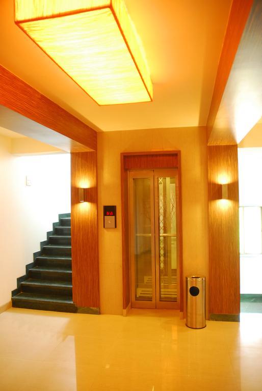 Hotel Mourya Residency Тане Екстериор снимка