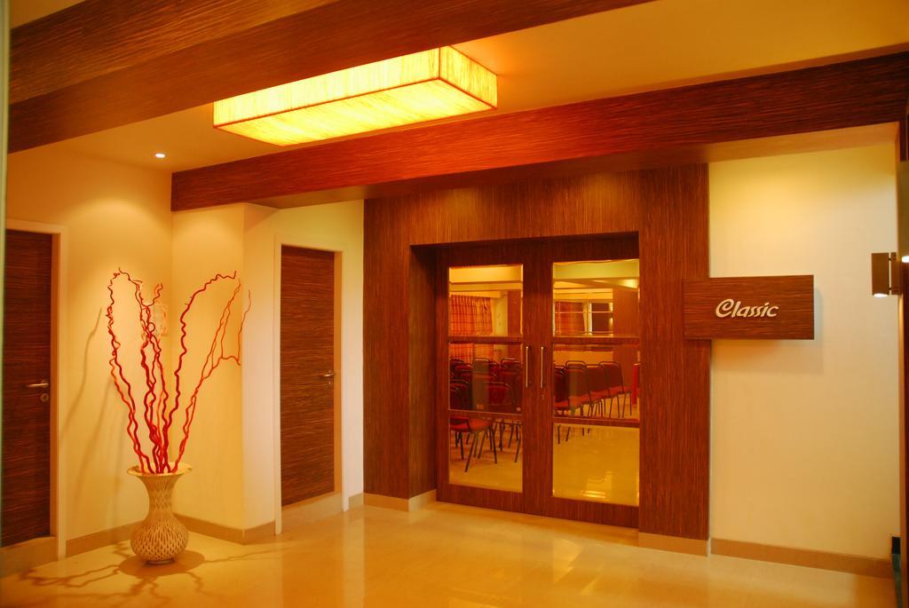 Hotel Mourya Residency Тане Екстериор снимка