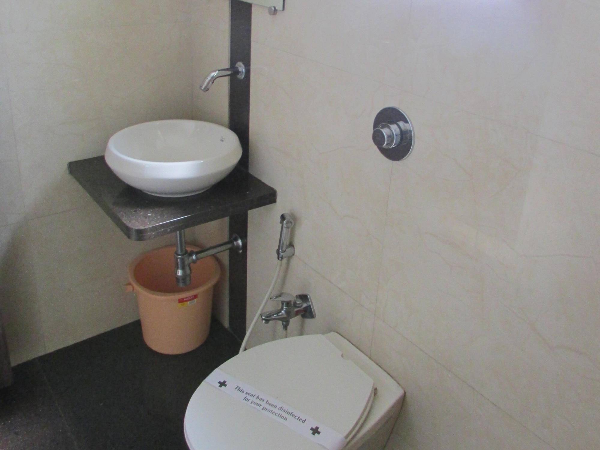 Hotel Mourya Residency Тане Екстериор снимка