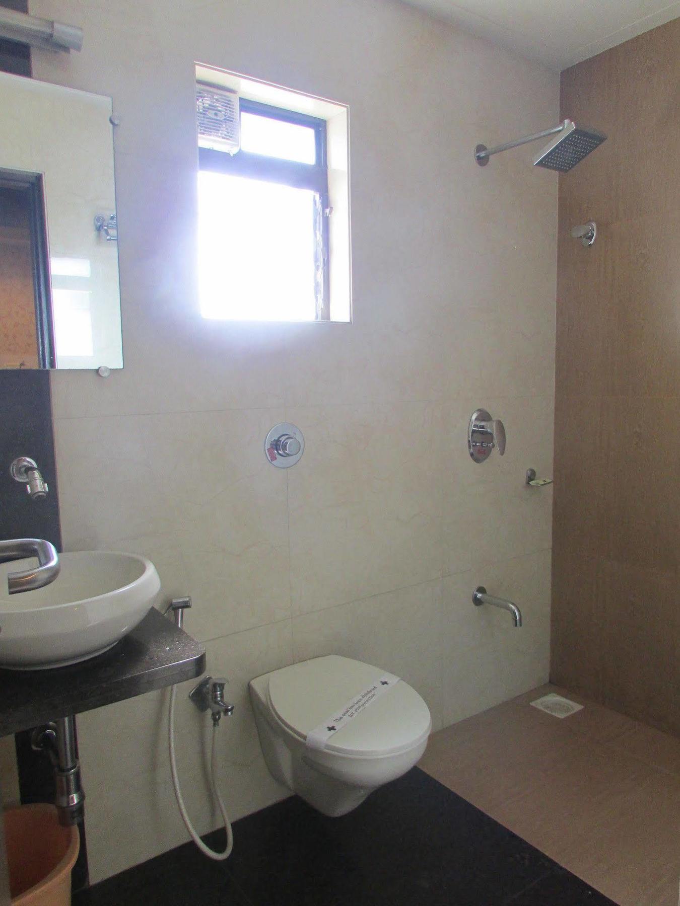 Hotel Mourya Residency Тане Екстериор снимка