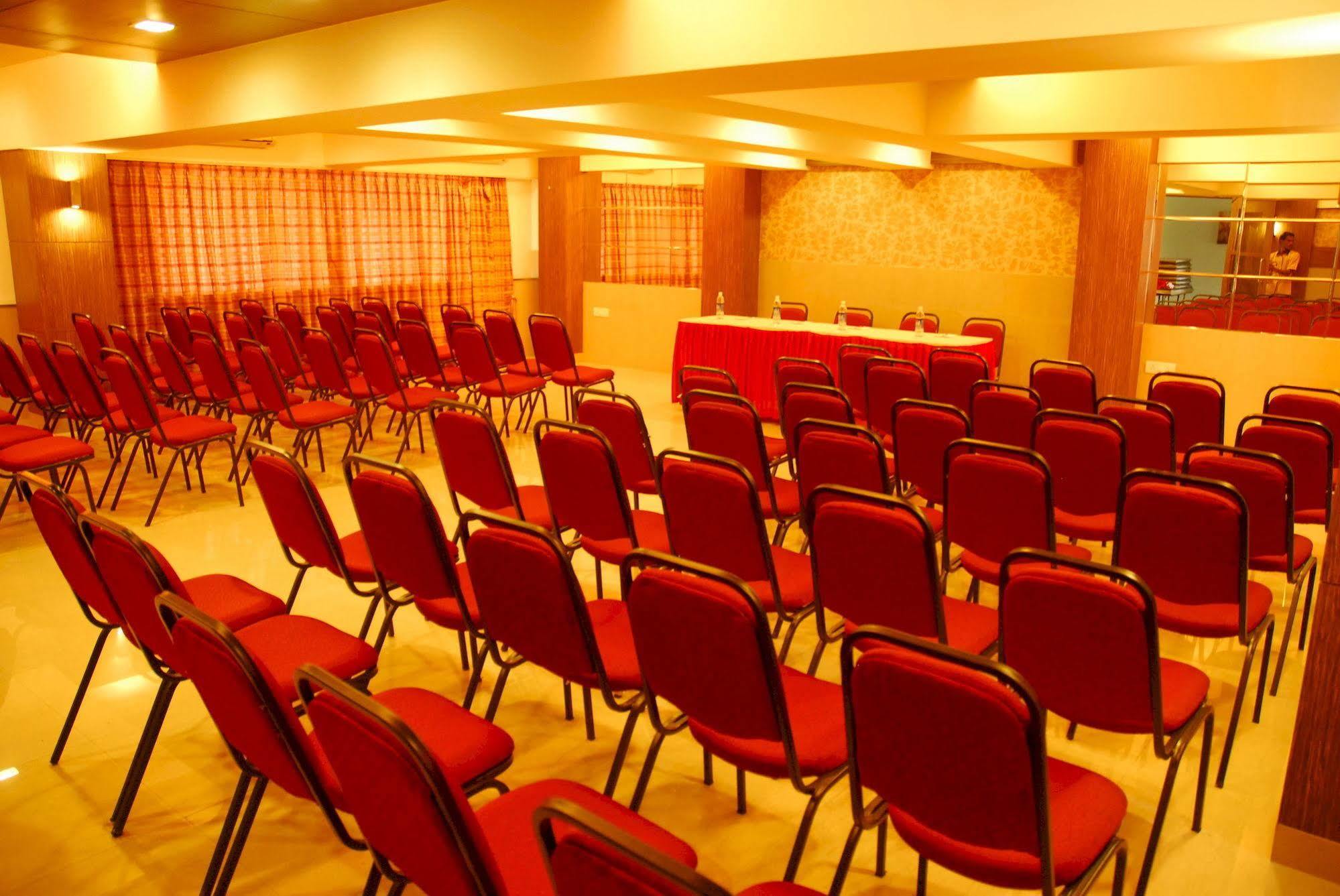 Hotel Mourya Residency Тане Екстериор снимка