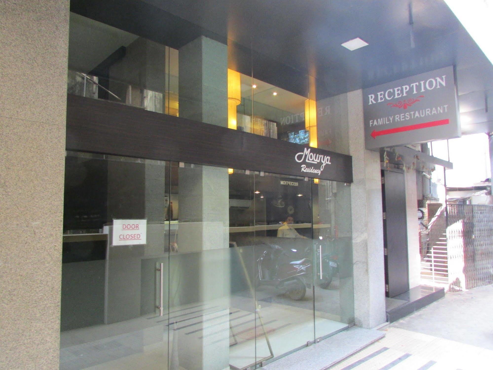 Hotel Mourya Residency Тане Екстериор снимка