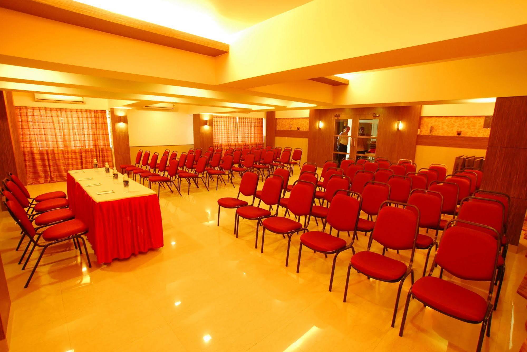 Hotel Mourya Residency Тане Екстериор снимка