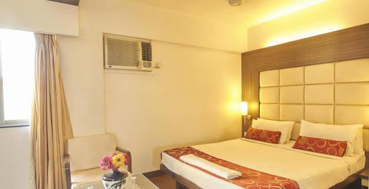Hotel Mourya Residency Тане Екстериор снимка