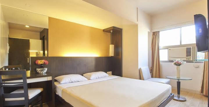 Hotel Mourya Residency Тане Екстериор снимка